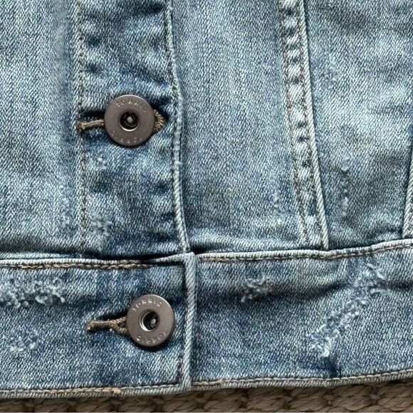 TORRID Jean Jacket Cropped No Collar Womens Size 2 2X  Light Wash Distressed NWT - Picture 7 of 16